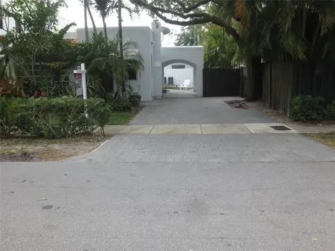 1004 NE 3rd Street Fort Lauderdale FL 33301