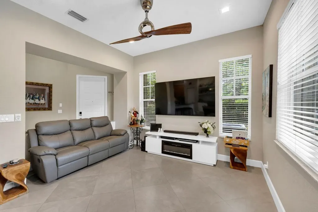 5812 NW 119th Terrace Coral Springs FL 33076