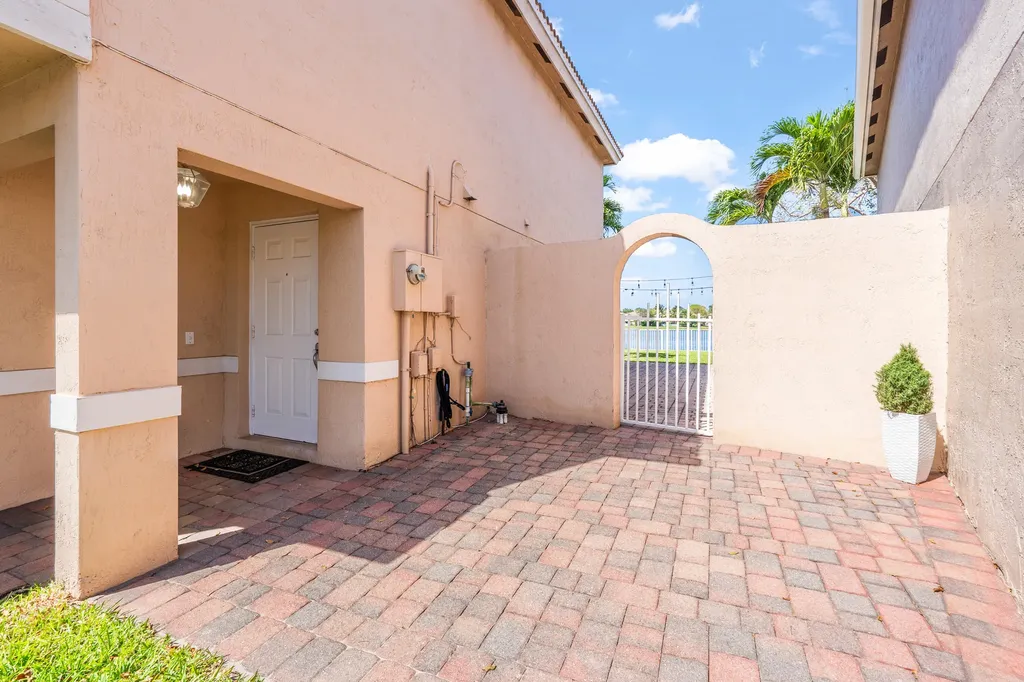 3302 Bollard Road West Palm Beach FL 33411