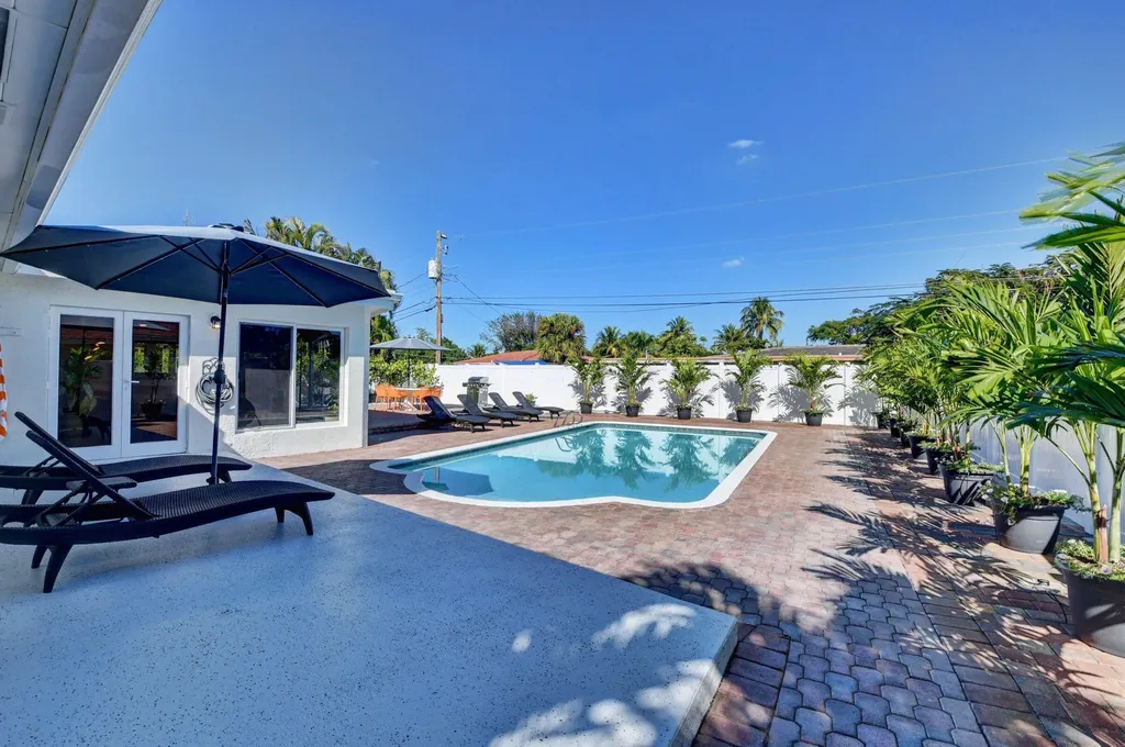 251 NE 2nd Circle Boca Raton FL 33431
