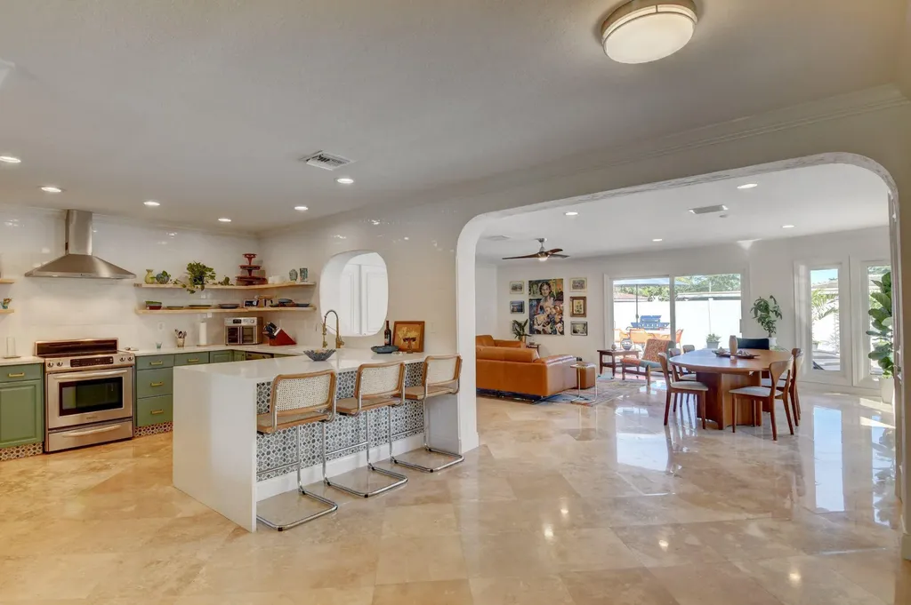 251 NE 2nd Circle Boca Raton FL 33431