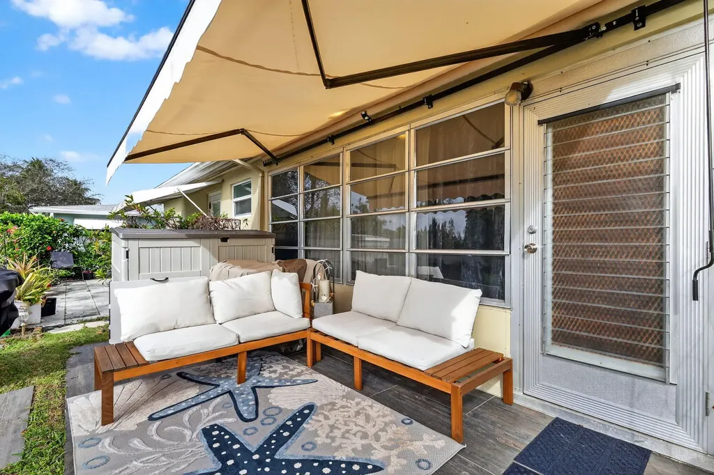 212 High Point Terrace Delray Beach FL 33445