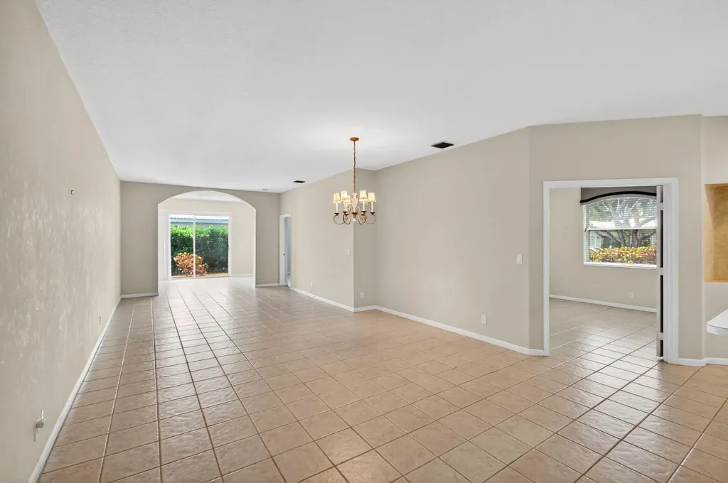 10641 Royal Caribbean Circle Boynton Beach FL 33437