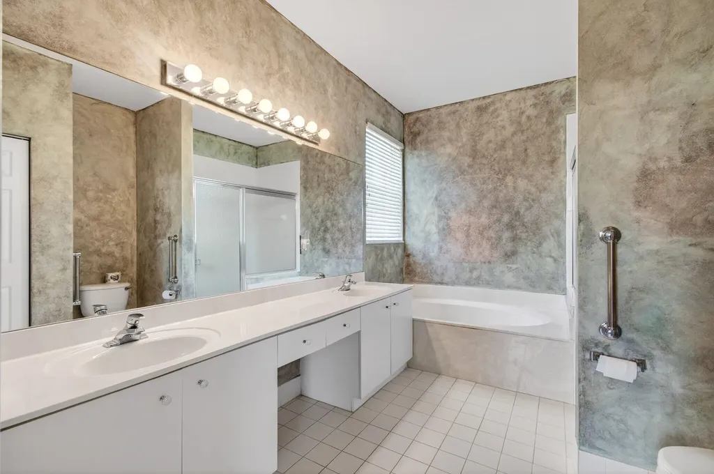 10641 Royal Caribbean Circle Boynton Beach FL 33437