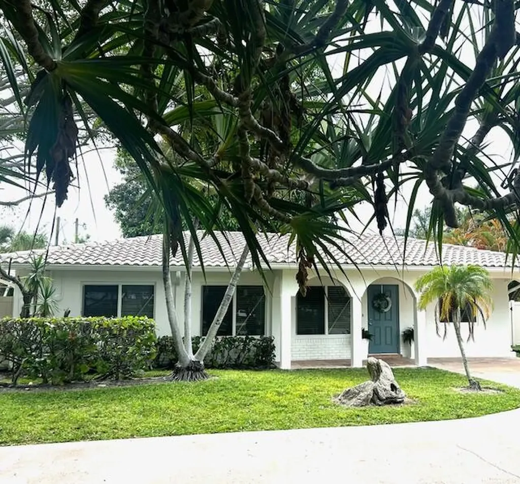 631 Linnet Circle Delray Beach FL 33444
