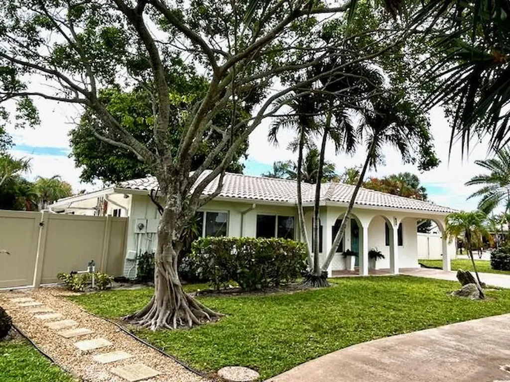 631 Linnet Circle Delray Beach FL 33444