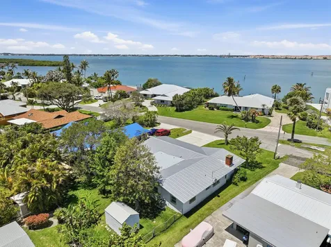1804 Bayshore Drive Fort Pierce FL 34949