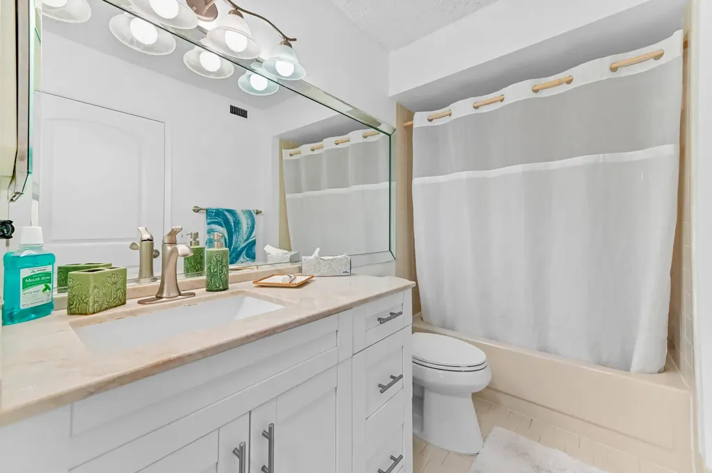 9244 Flynn Circle Boca Raton FL 33496