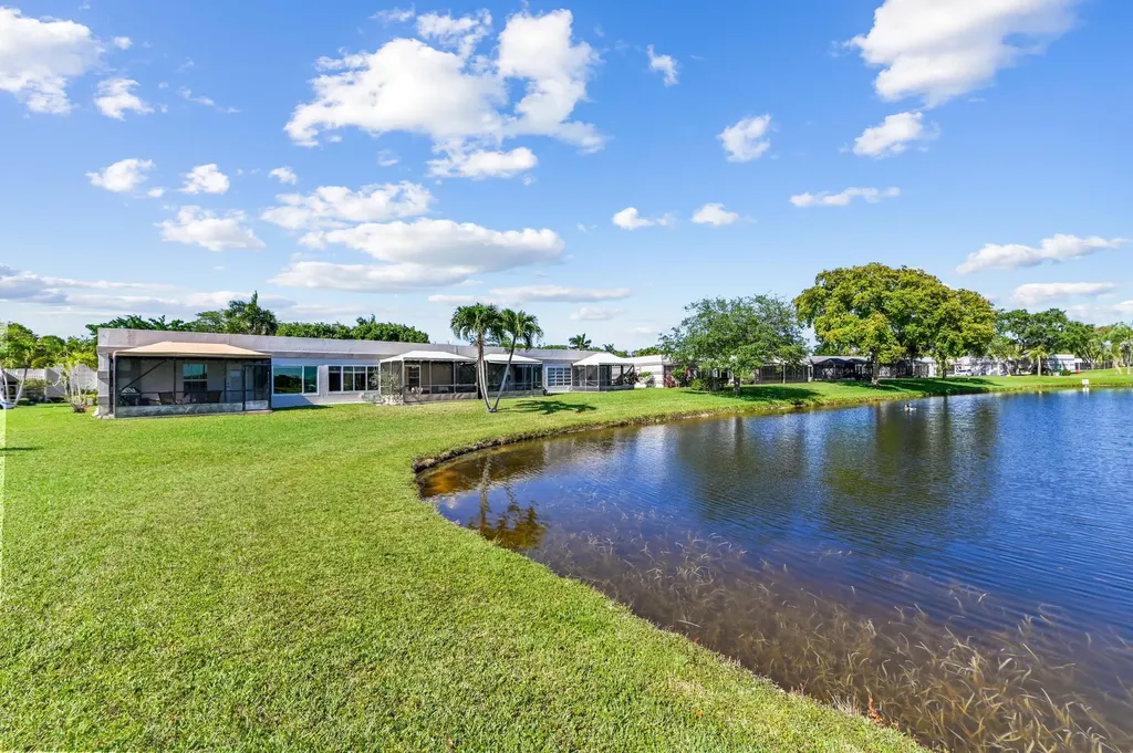 9244 Flynn Circle Boca Raton FL 33496