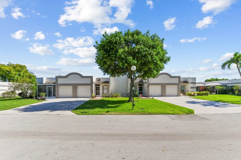 9244 Flynn Circle Boca Raton FL 33496