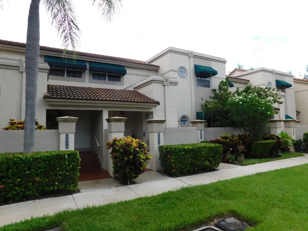 6630 Via Regina Boca Raton FL 33433