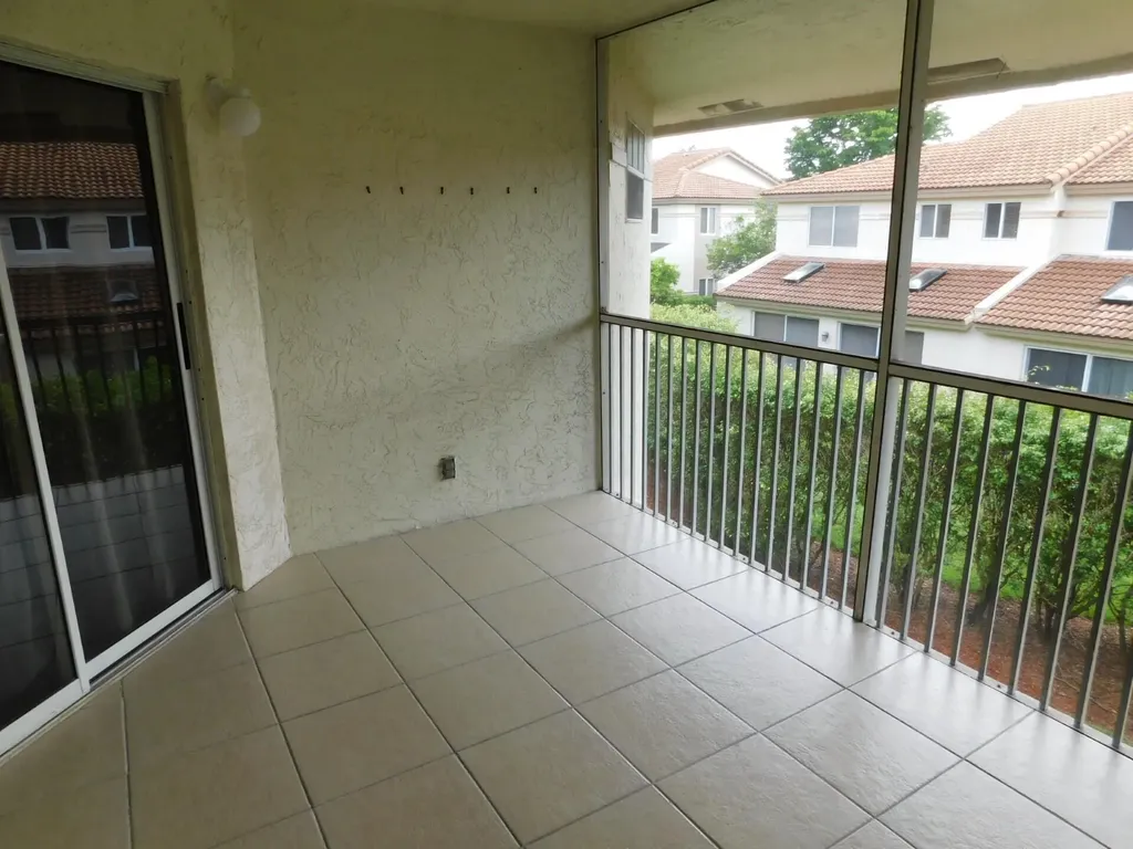 6630 Via Regina Boca Raton FL 33433