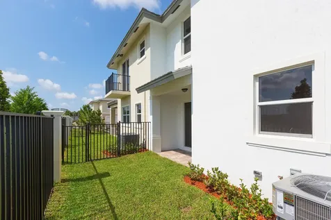 6979 Pines Circle Coconut Creek FL 33073