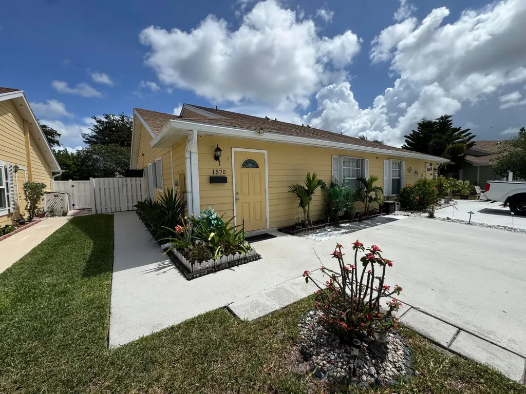 1570 Royal Forest Court West Palm Beach FL 33406