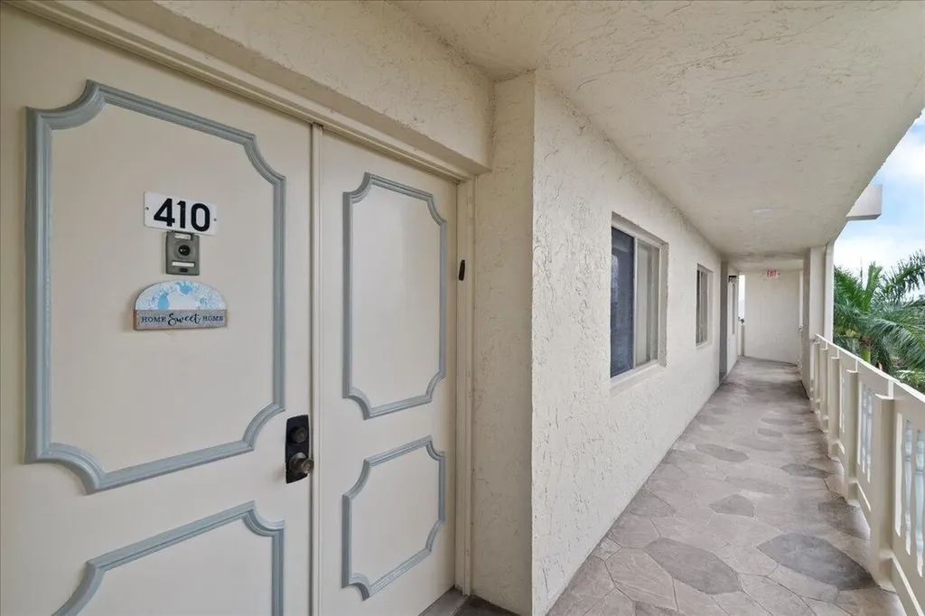 6768 N 10th Avenue Lake Worth FL 33467
