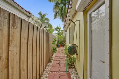 530 NE 11th Avenue Fort Lauderdale FL 33301