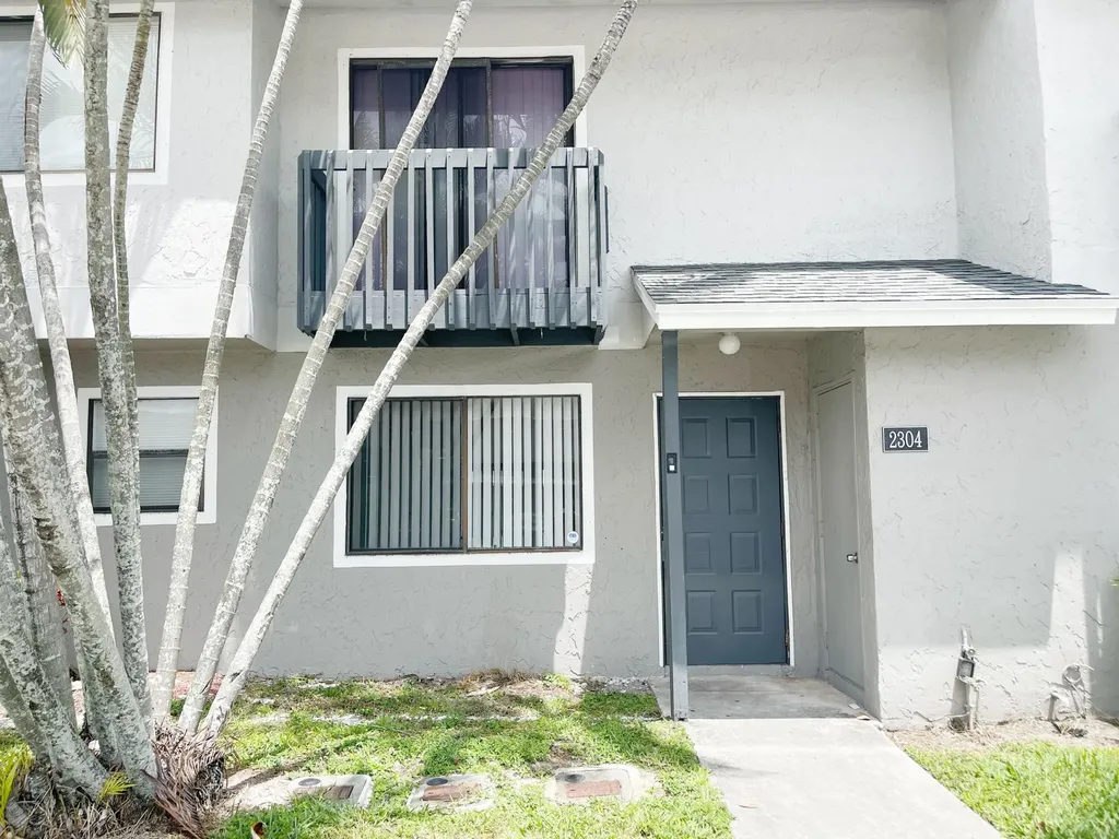 2304 Seaside Drive Greenacres FL 33463