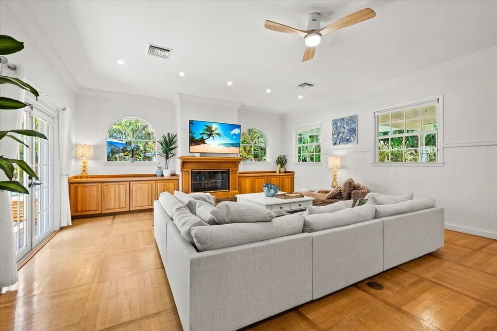 302 NW 11th Street Delray Beach FL 33444