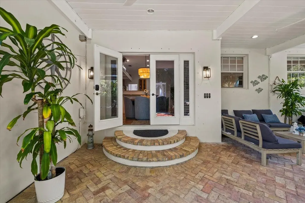 302 NW 11th Street Delray Beach FL 33444