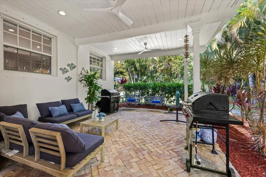 302 NW 11th Street Delray Beach FL 33444