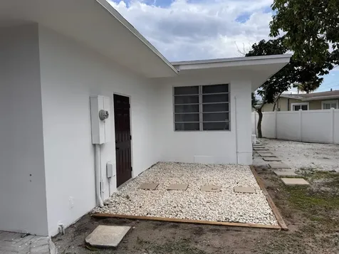 11 NW 56th Street Oakland Park FL 33309