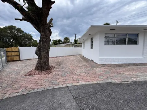 11 NW 56th Street Oakland Park FL 33309
