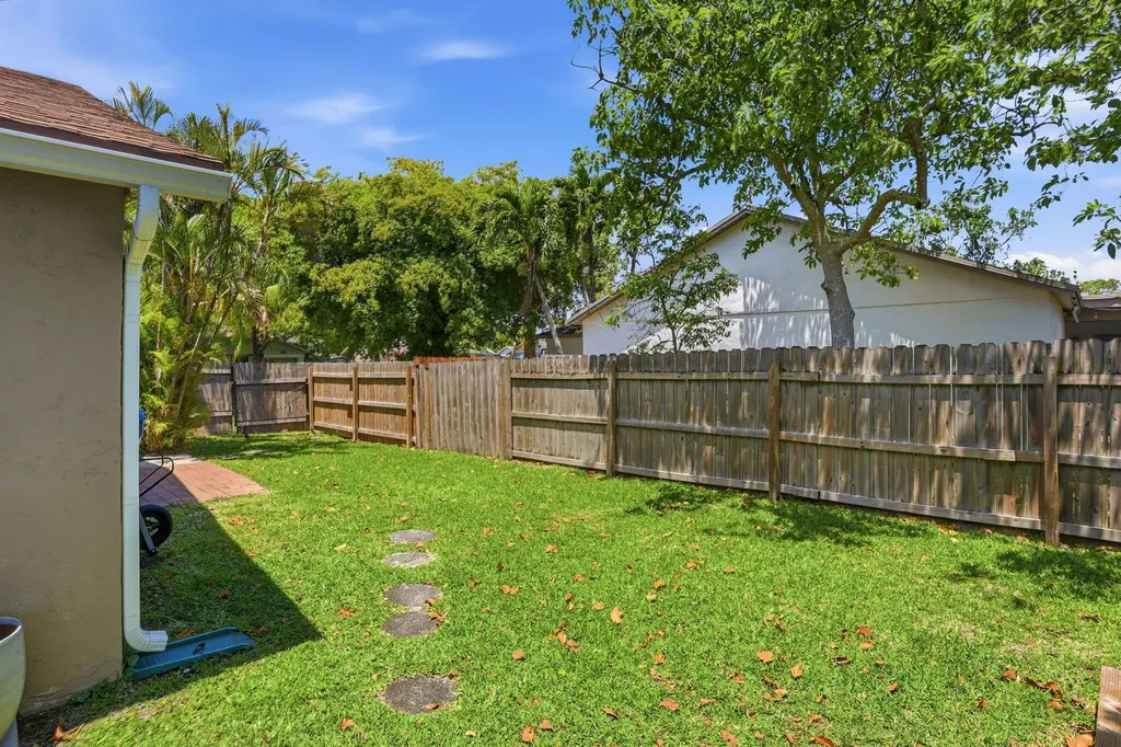 1392 Thornridge Lane Royal Palm Beach FL 33411