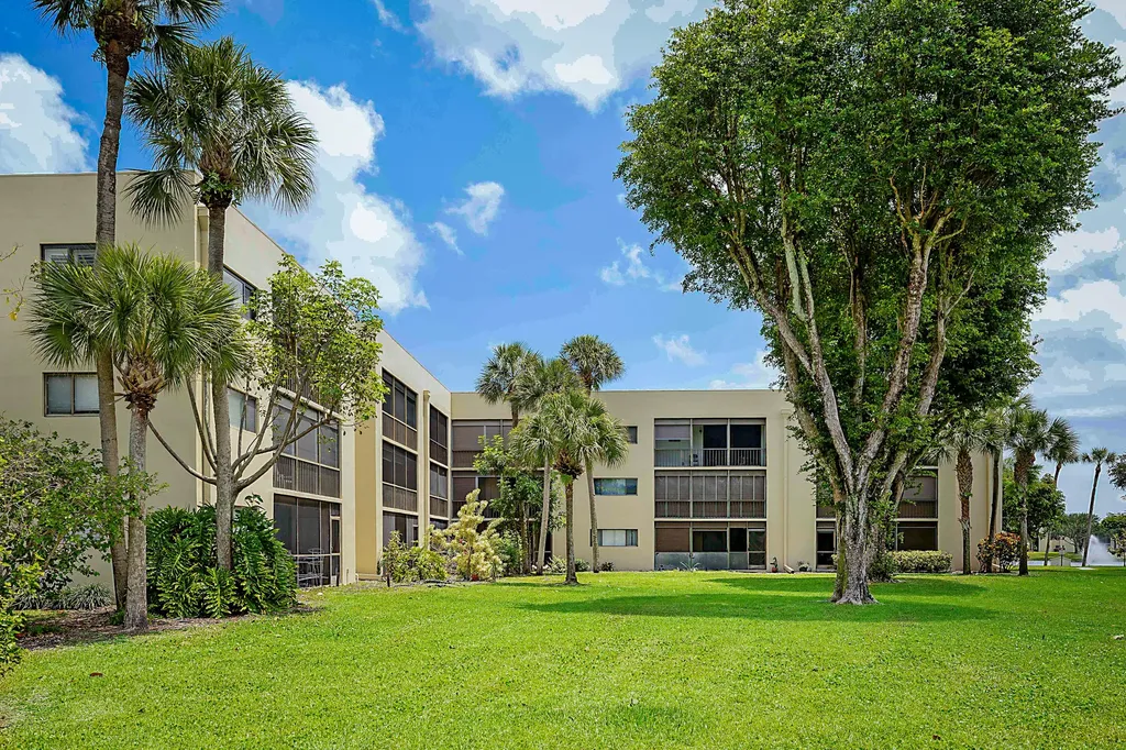 5160 Las Verdes Circle Delray Beach FL 33484