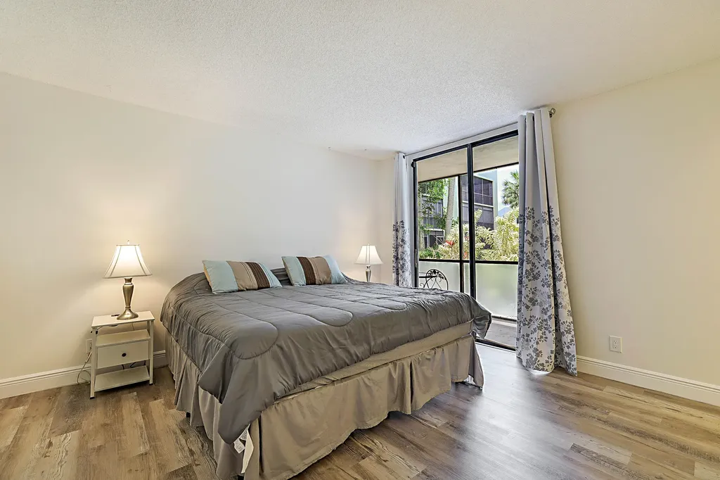 5160 Las Verdes Circle Delray Beach FL 33484