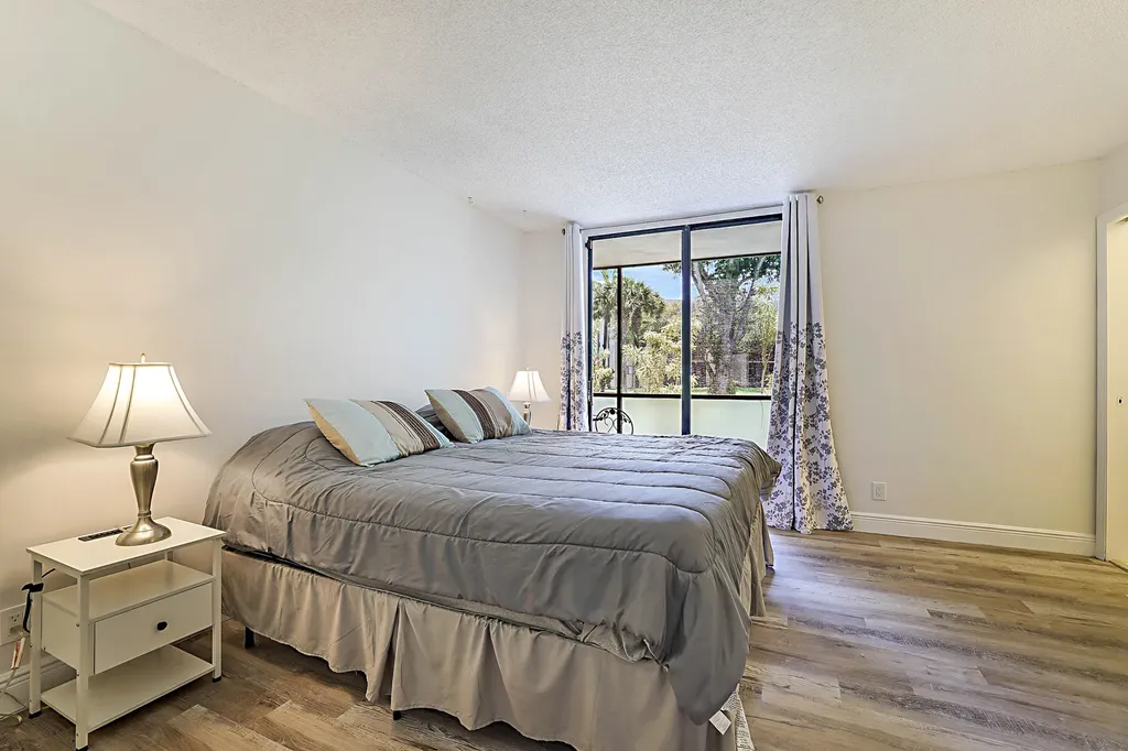 5160 Las Verdes Circle Delray Beach FL 33484