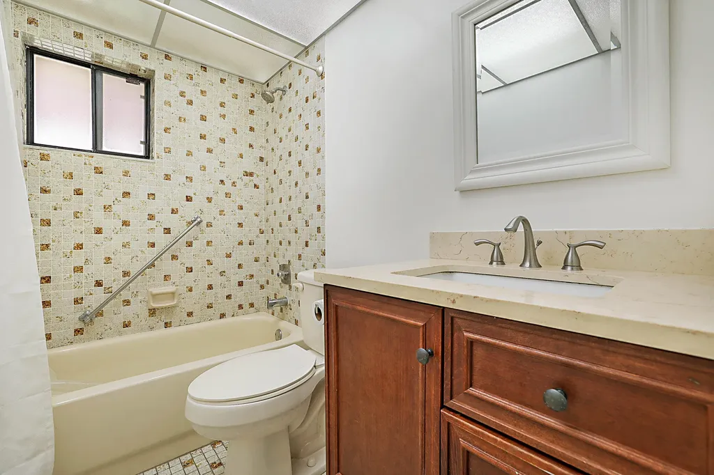 5160 Las Verdes Circle Delray Beach FL 33484