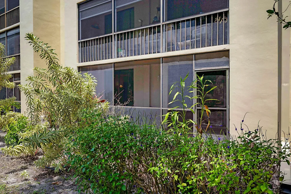5160 Las Verdes Circle Delray Beach FL 33484