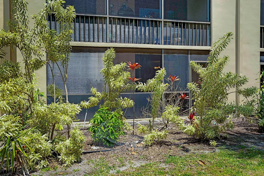 5160 Las Verdes Circle Delray Beach FL 33484