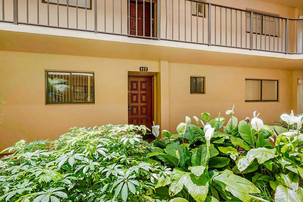 5160 Las Verdes Circle Delray Beach FL 33484