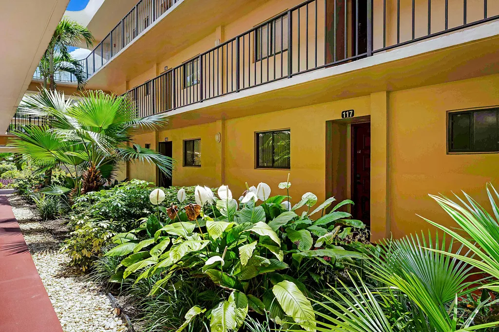 5160 Las Verdes Circle Delray Beach FL 33484