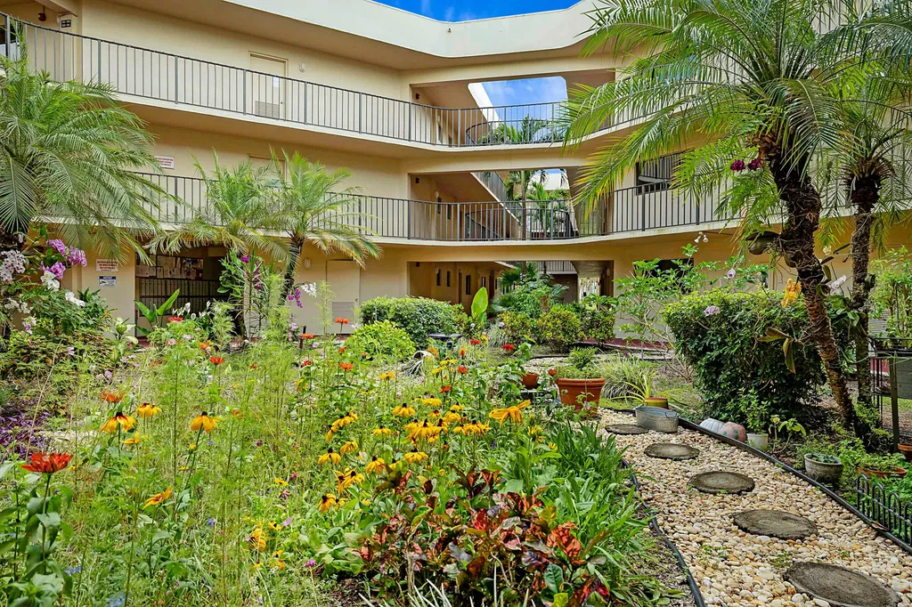 5160 Las Verdes Circle Delray Beach FL 33484