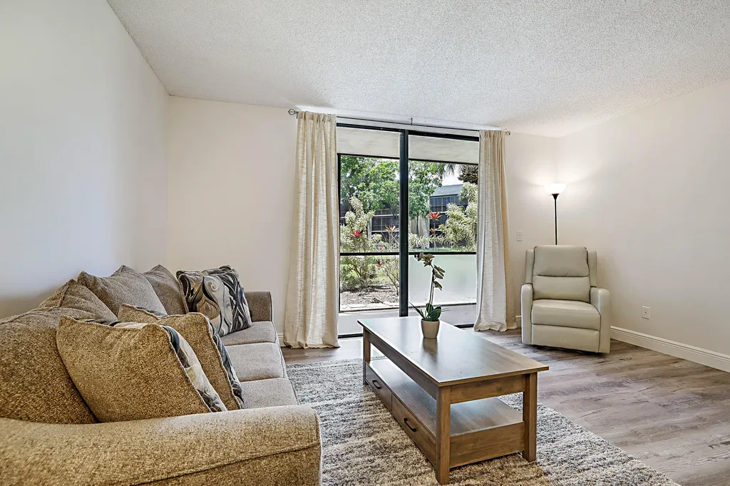 5160 Las Verdes Circle Delray Beach FL 33484
