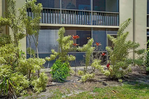 5160 Las Verdes Circle Delray Beach FL 33484