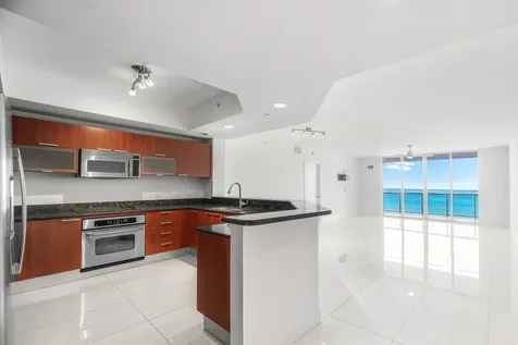 2650 Lake Shore Drive Riviera Beach FL 33404