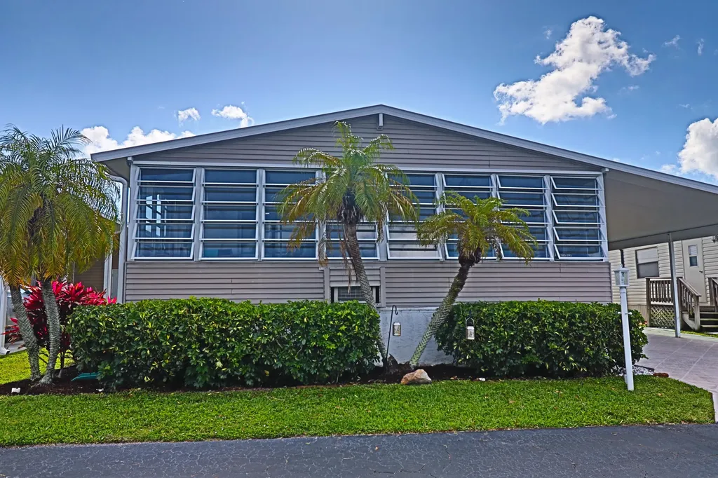 9002 Fomento Bay Boynton Beach FL 33436