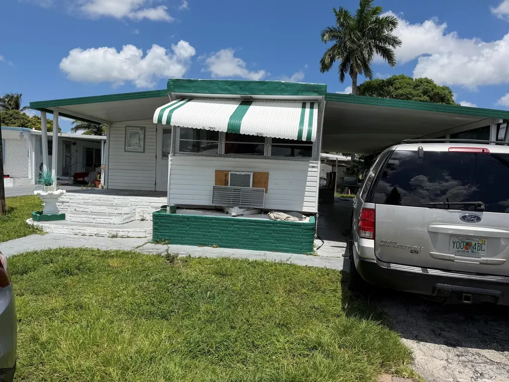 1670 SW 85th Avenue Davie FL 33324