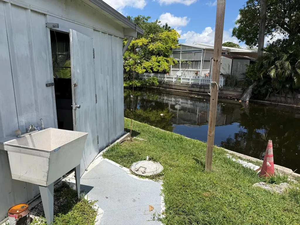 1670 SW 85th Avenue Davie FL 33324