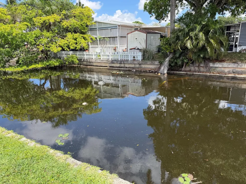 1670 SW 85th Avenue Davie FL 33324
