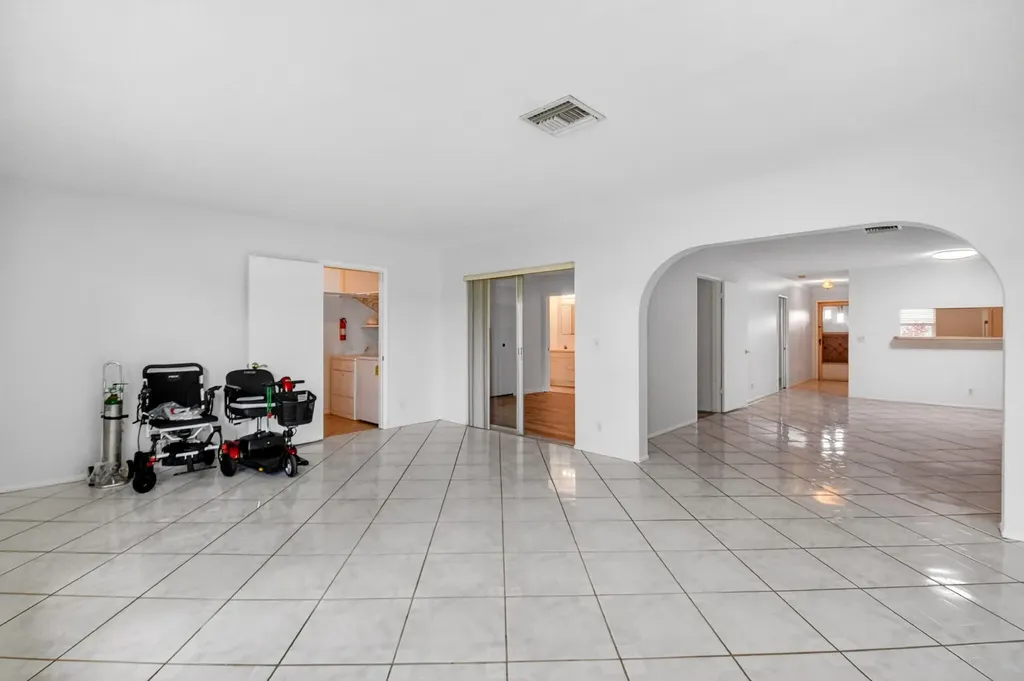 2886 E Fernley Drive Drive E West Palm Beach FL 33415