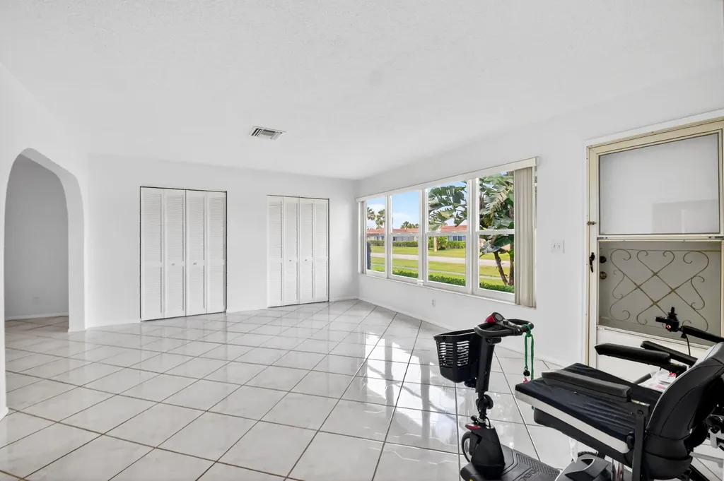 2886 E Fernley Drive Drive E West Palm Beach FL 33415