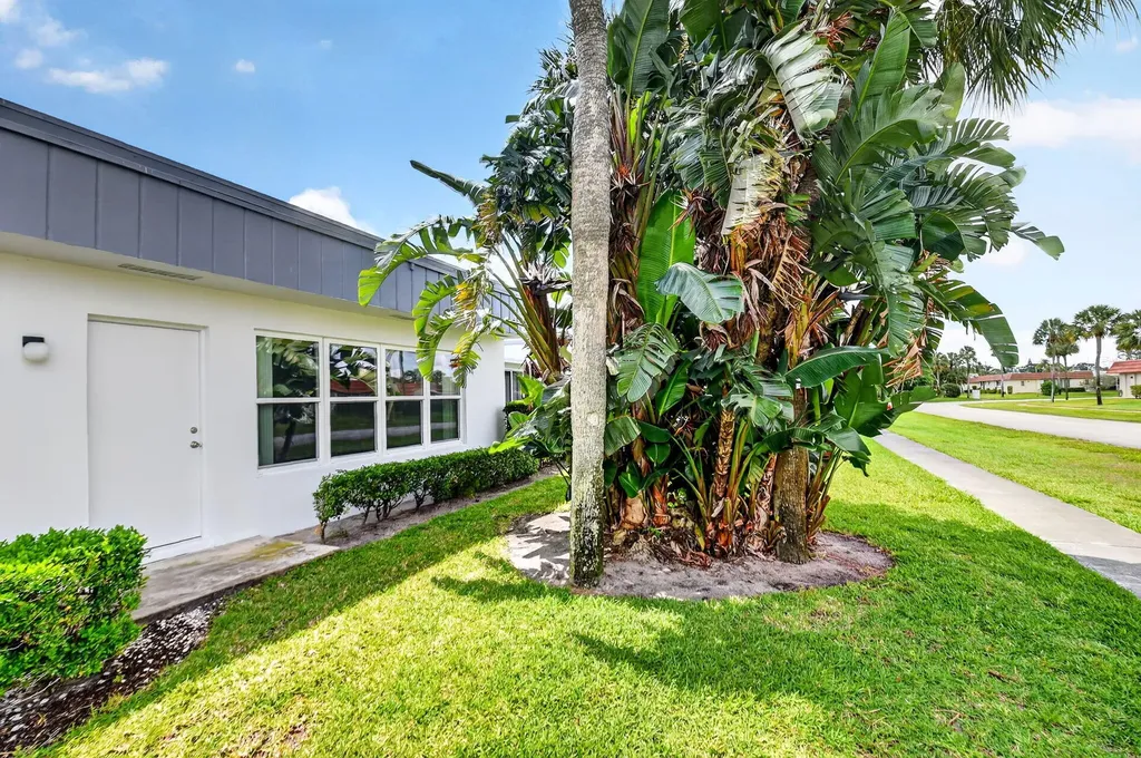 2886 E Fernley Drive Drive E West Palm Beach FL 33415