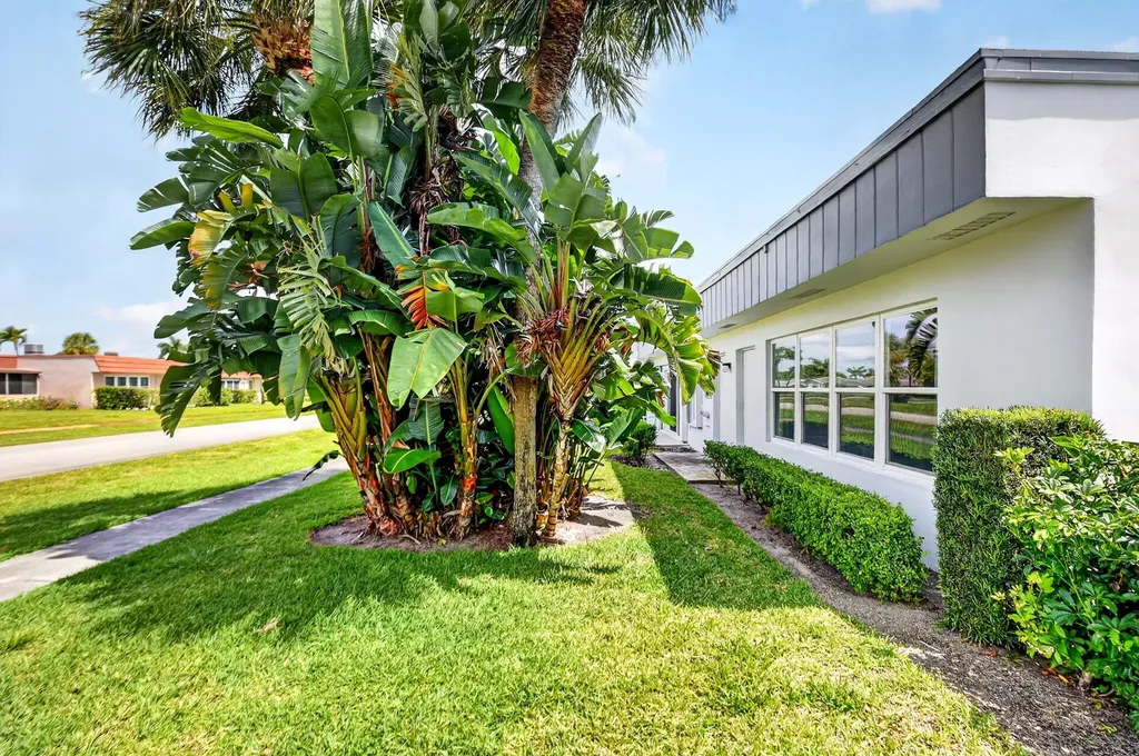 2886 E Fernley Drive Drive E West Palm Beach FL 33415