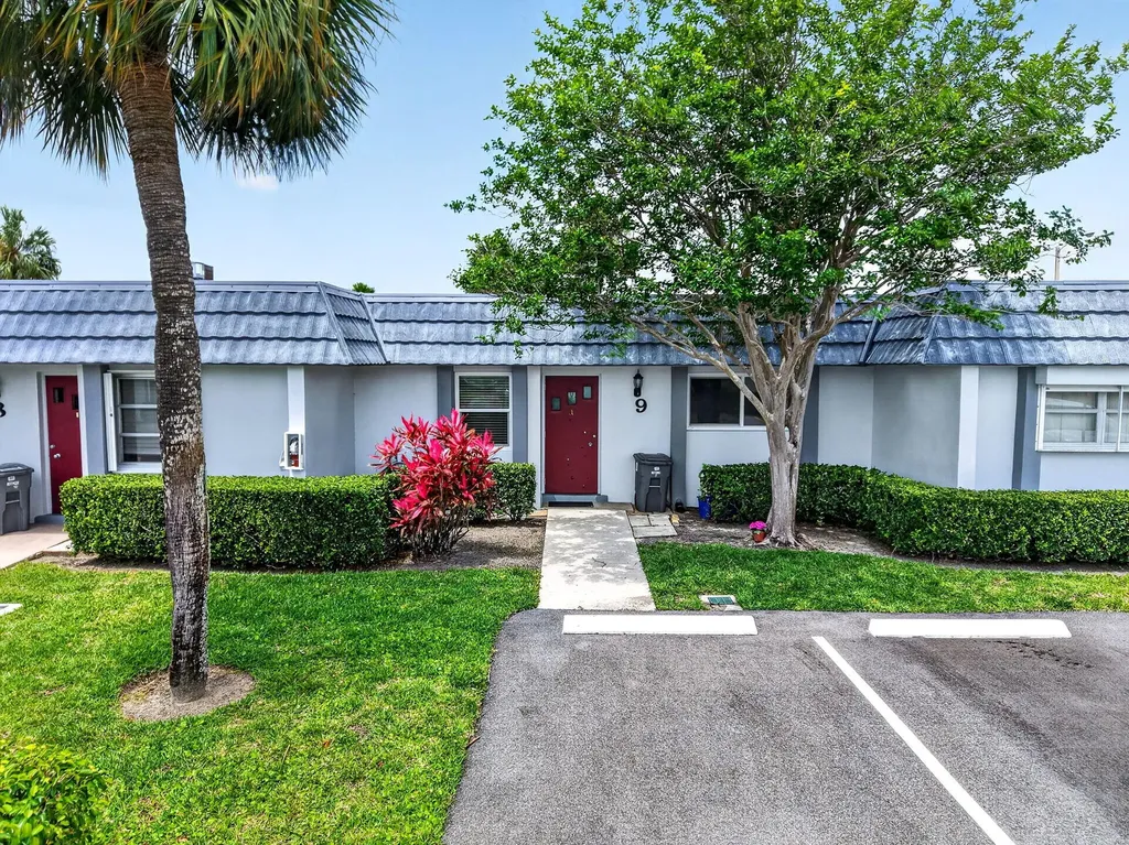 2886 E Fernley Drive Drive E West Palm Beach FL 33415