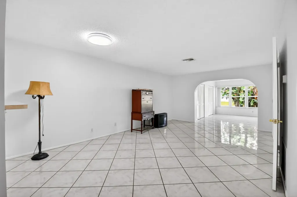 2886 E Fernley Drive Drive E West Palm Beach FL 33415