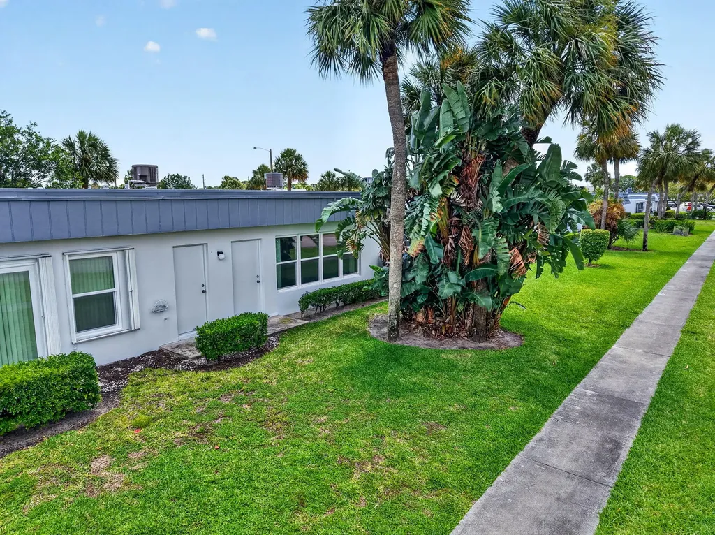 2886 E Fernley Drive Drive E West Palm Beach FL 33415